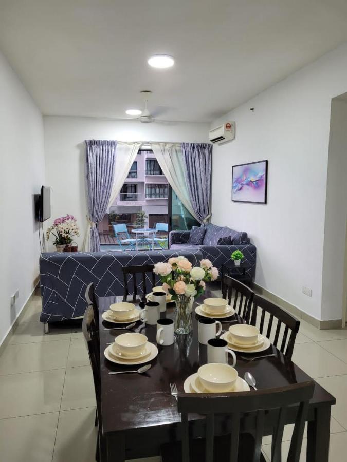 Homestay D'Univ 360 Place Seri Kembangan Exterior photo